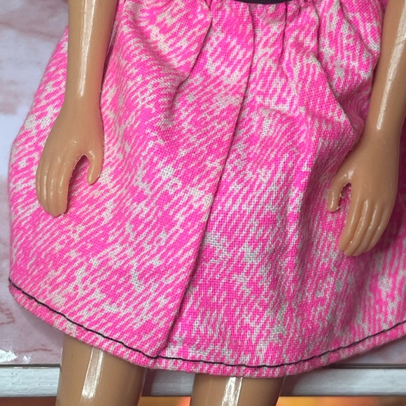Fun to Dress Barbie in 90’s Fashion Pack - Picture 4 of 6